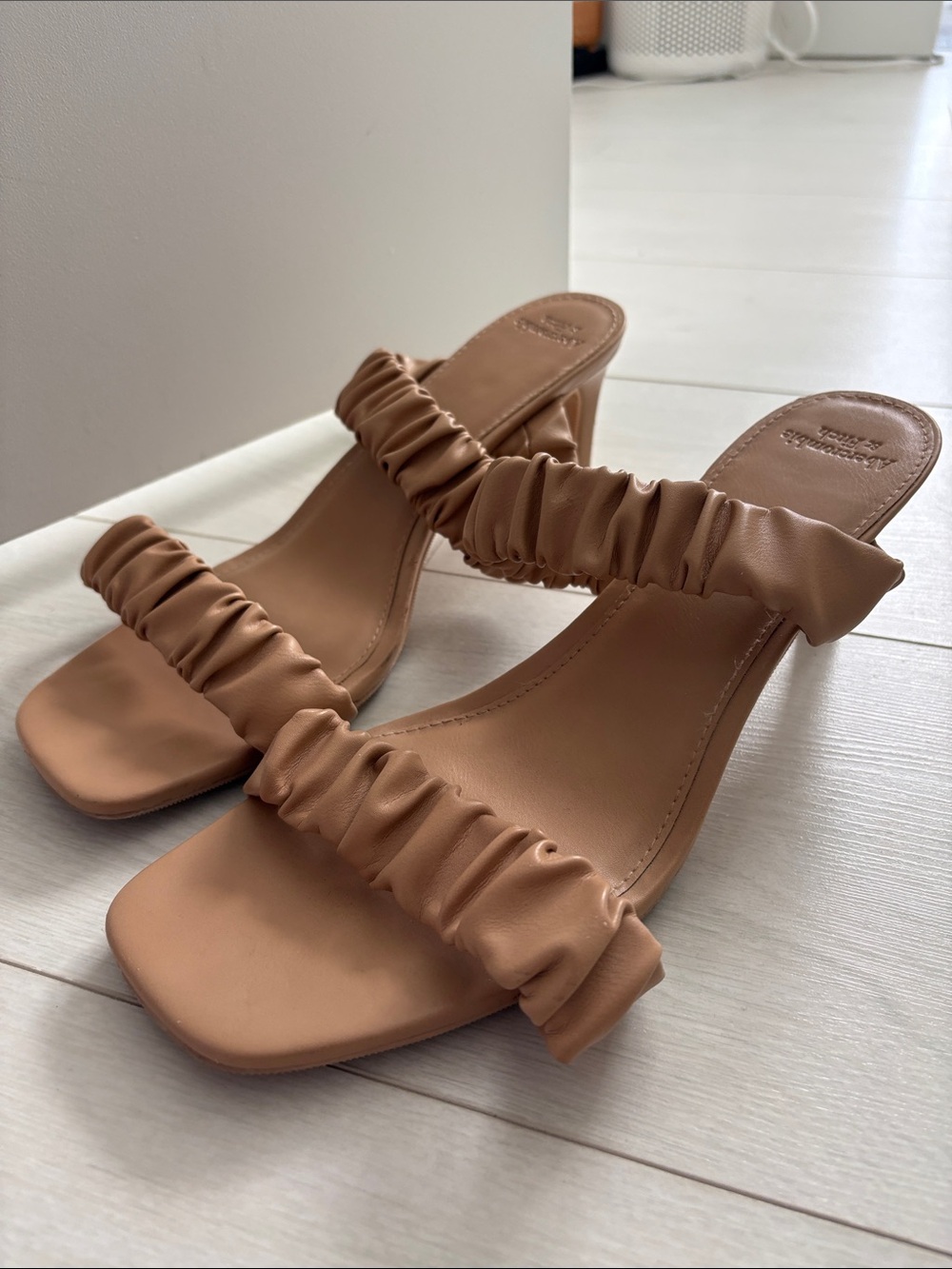 Abercrombie & Fitch Scrunchy Nude Kitten Heels